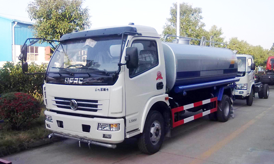 東風(fēng)多利卡7-9噸灑水車(chē)