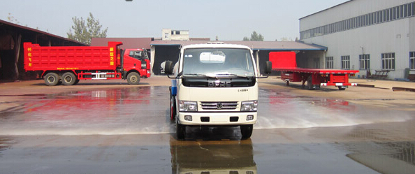 灑水車(chē)前沖工作圖片