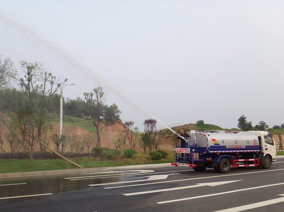 東風(fēng)多利卡灑水車(chē)︱9噸灑水車(chē)圖片