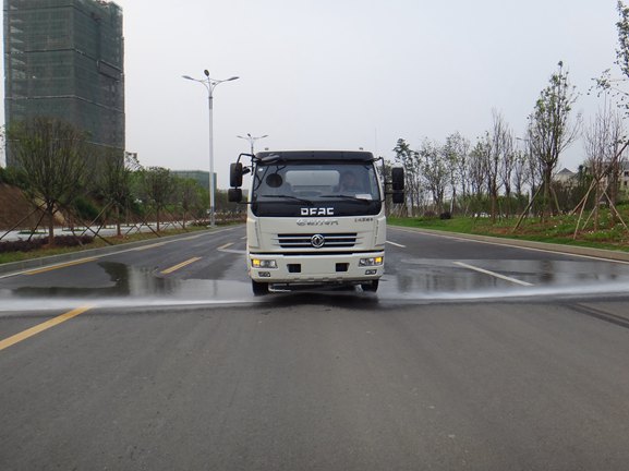 東風(fēng)多利卡灑水車(chē)︱9噸灑水車(chē)圖片