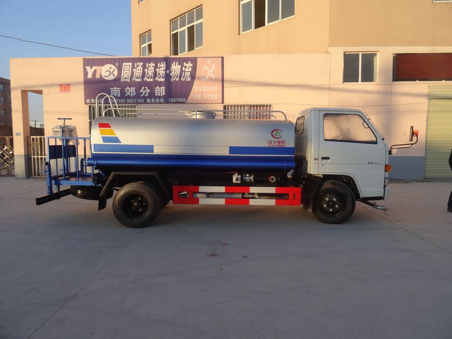 江鈴灑水車(chē)︱5方灑水車(chē)圖片
