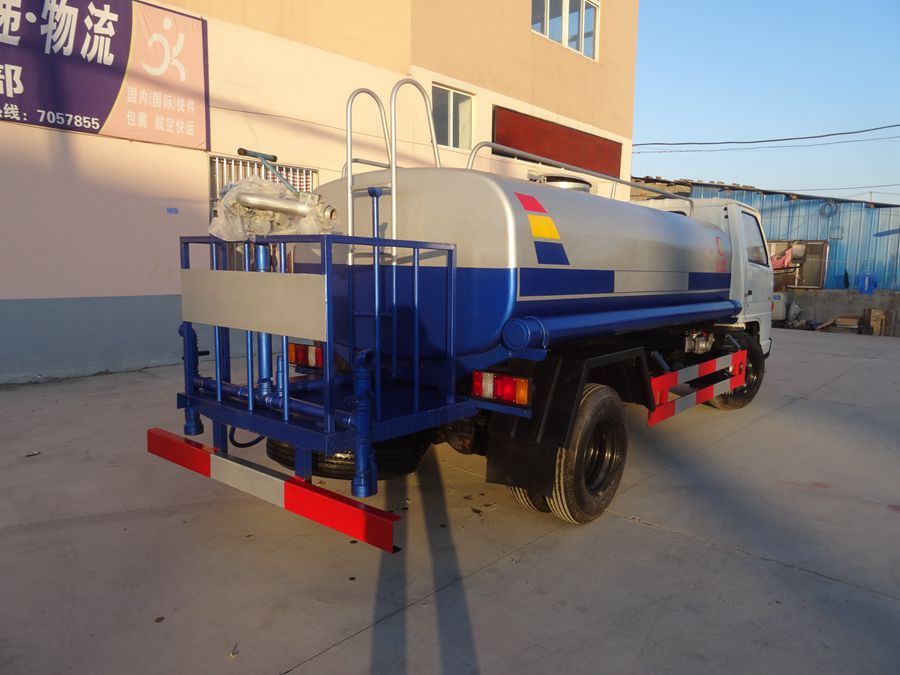 江鈴灑水車(chē)︱5方灑水車(chē)圖片