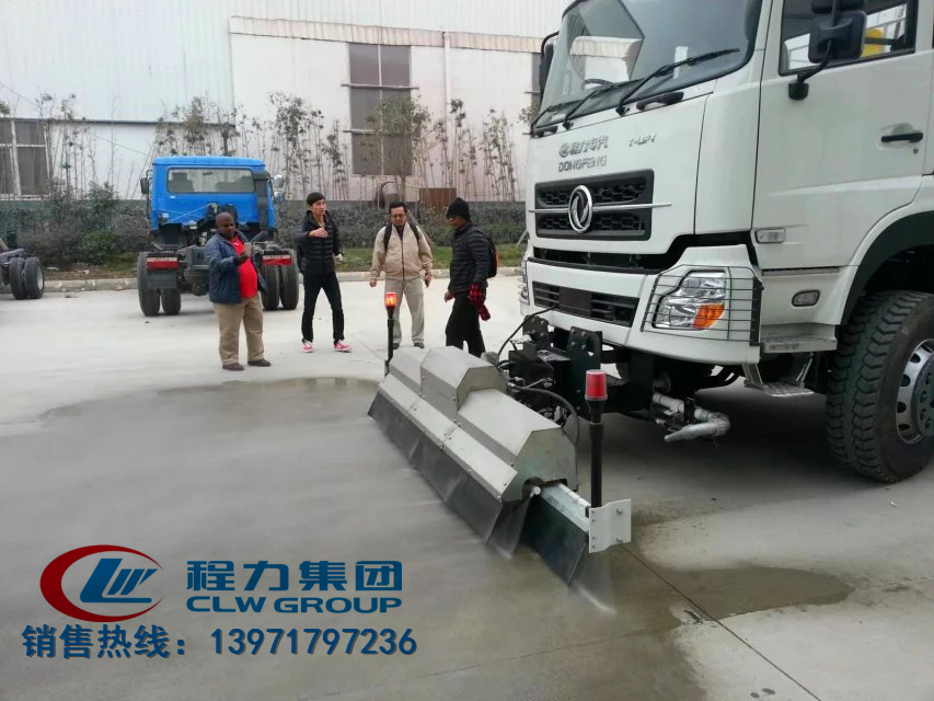 路面高壓清洗車(chē)客戶(hù)驗車(chē)