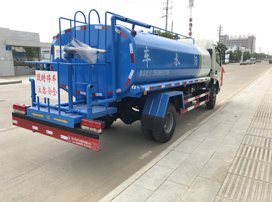 東風(fēng)多利卡灑水車(chē)︱9噸灑水車(chē)圖片