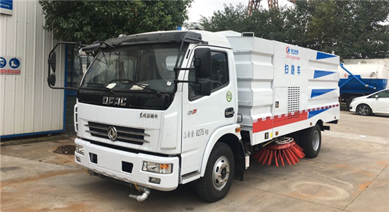 東風(fēng)大多利卡掃路車(chē)|7噸掃路車(chē)圖片