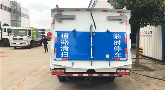 東風(fēng)大多利卡掃路車(chē)|7噸掃路車(chē)圖片
