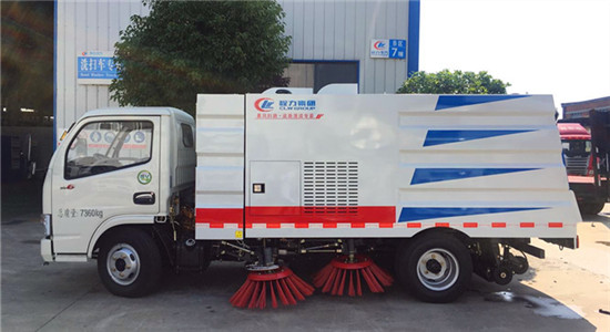東風(fēng)小多利卡掃路車(chē)︱5噸掃路車(chē)圖片