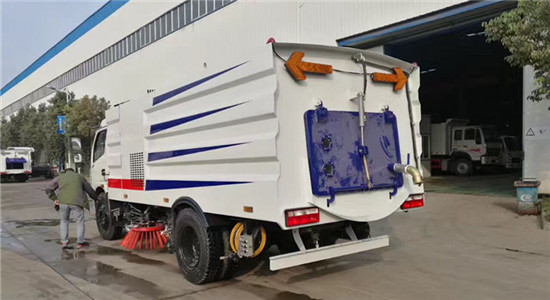 東風(fēng)多利卡洗掃車(chē)︱8噸洗掃車(chē)圖片