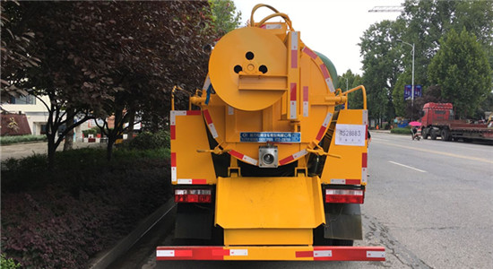 東風(fēng)清洗吸污車(chē)︱4噸清洗吸污車(chē)圖片