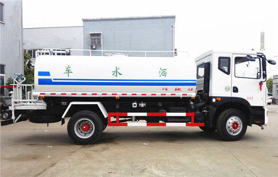 東風(fēng)D9多利卡灑水車(chē)︱15方灑水車(chē)圖片