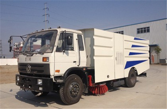 東風(fēng)145掃路車(chē)圖片
