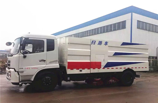 東風(fēng)天錦掃路車(chē)圖片