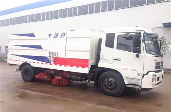 東風(fēng)天錦掃路車(chē)圖片