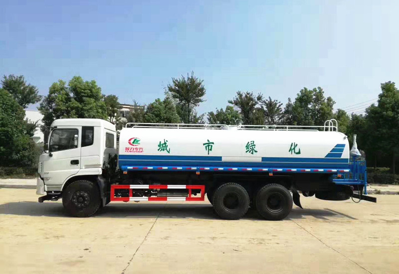 東風(fēng)后雙橋灑水車(chē)︱18噸灑水車(chē)圖片