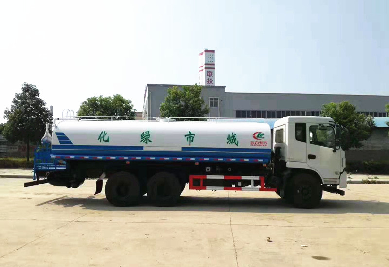 東風(fēng)后雙橋灑水車(chē)︱18噸灑水車(chē)圖片