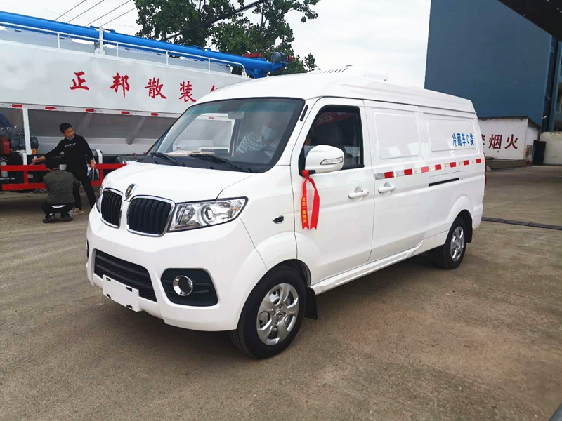 金杯X30面包冷藏車(chē)（廂長(cháng)2米）