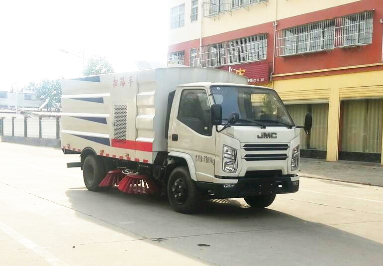 江鈴順達5噸掃路車(chē)