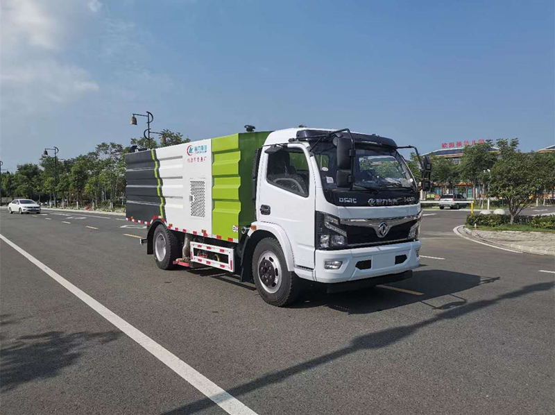 東風(fēng)大福瑞卡8噸吸塵車(chē)