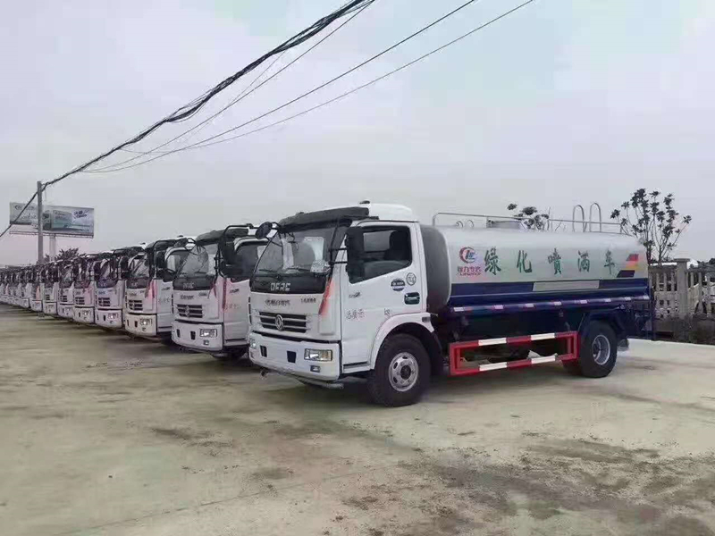 客戶(hù)訂購東風(fēng)多利卡10噸灑水車(chē)批量發(fā)車(chē)