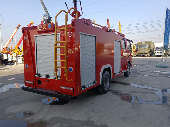 5噸消防灑水車(chē)多少錢(qián)_物業(yè)工廠(chǎng)小區消防車(chē)_1.5-3.5噸水罐消防車(chē)現車(chē)價(jià)格