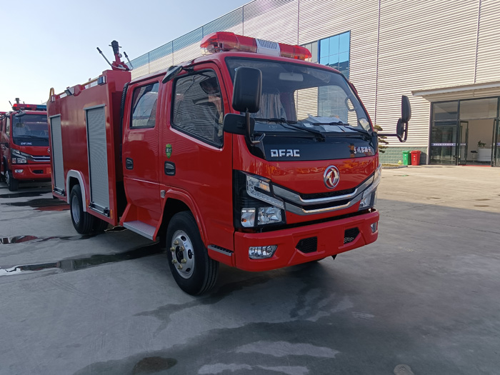5噸消防灑水車(chē)_物業(yè)工廠(chǎng)小區消防車(chē)_2.5-5噸泡沫消防車(chē)現車(chē)報價(jià)