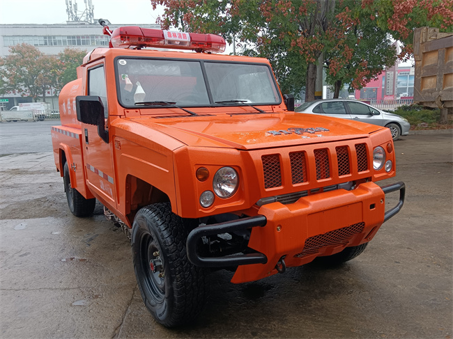 森林防火指揮車(chē)_2噸四驅消防灑水車(chē)_湖南廣東_越野供水車(chē)北汽勇士四驅森林救火消防車(chē)