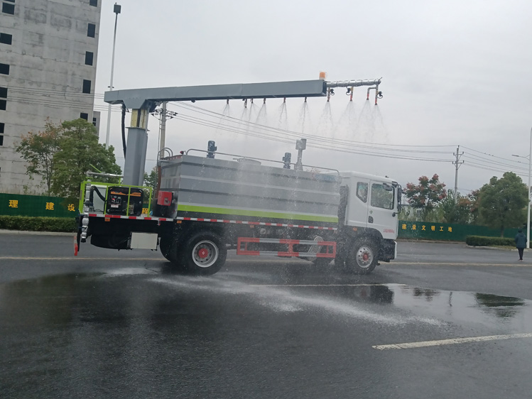 東風(fēng)D9防凍液噴淋鐵路抑塵車(chē)-10-15方灰塵固化封層_呂梁煤炭抑塵劑噴灑車(chē)-降塵灑水車(chē)_裝卸煤炭防塵車(chē)