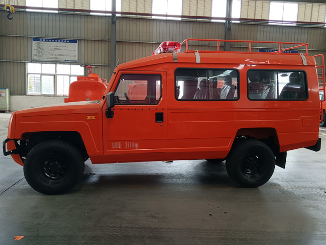 森林巡邏消防車(chē)_越野消防灑水車(chē)_江西山東_小型雙排座北汽四驅5人座消防供水車(chē)