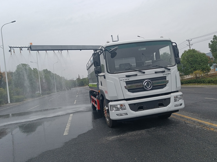 東風(fēng)D9自動(dòng)噴淋鐵路抑塵車(chē)-12噸自動(dòng)感應噴灑_大同煤場(chǎng)抑塵灑水車(chē)_運煤抑塵劑固化劑噴灑