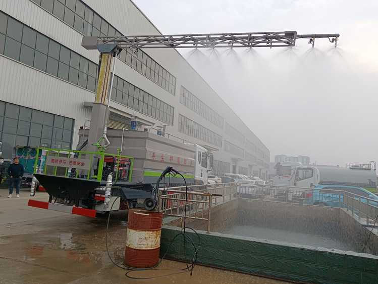 東風(fēng)D9自動(dòng)噴淋鐵路抑塵車(chē)-12噸自動(dòng)感應噴灑_大同煤場(chǎng)抑塵灑水車(chē)_運煤抑塵劑固化劑噴灑