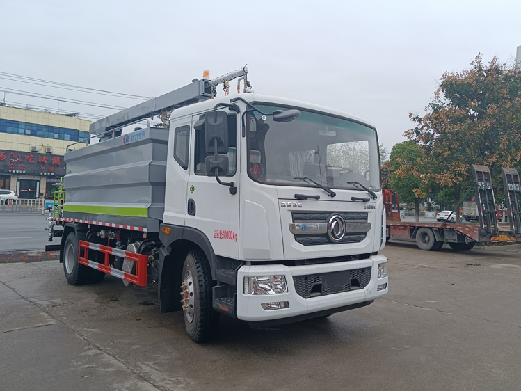 東風(fēng)D9防凍液噴淋鐵路抑塵車(chē)-10-15方灰塵固化封層_呂梁煤炭抑塵劑噴灑車(chē)-降塵灑水車(chē)_裝卸煤炭防塵車(chē)