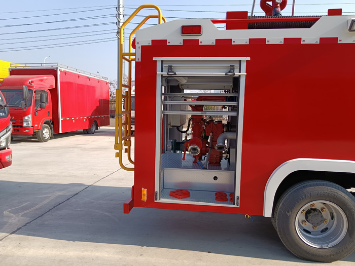 5噸消防灑水車(chē)多少錢(qián)_消防中隊消防車(chē)_1.5-3.5噸水罐消防車(chē)現車(chē)價(jià)格