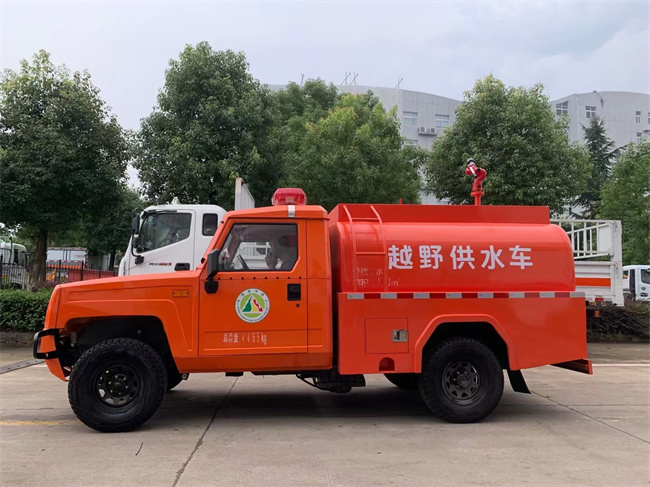 小型皮卡器材消防車(chē)_2噸四驅越野消防灑水車(chē)_吉林寧夏_森林消防越野巡邏車(chē)北汽雙排5座供水車(chē)