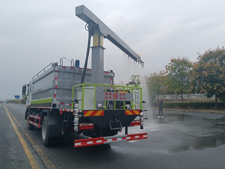 東風(fēng)D9旋轉伸縮臂鐵路抑塵車(chē)-程力12方煤炭運輸降塵_榆林12方抑塵灑水車(chē)_霧化感應噴淋車(chē)_煤炭降塵車(chē)