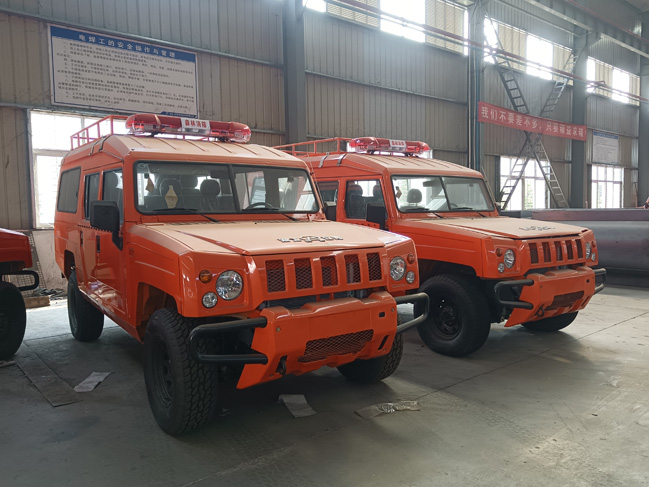 森林防火指揮車(chē)_2噸四驅消防灑水車(chē)_湖南廣東_越野供水車(chē)北汽勇士四驅森林救火消防車(chē)