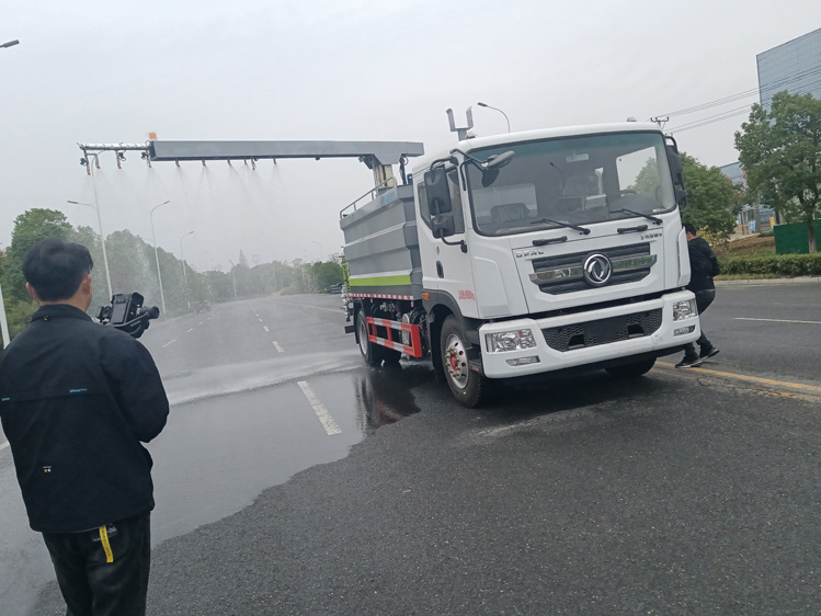 東風(fēng)D9自動(dòng)噴淋鐵路抑塵車(chē)-12噸自動(dòng)感應噴灑_榆林12方抑塵灑水車(chē)_霧化感應噴淋車(chē)_煤炭降塵車(chē)