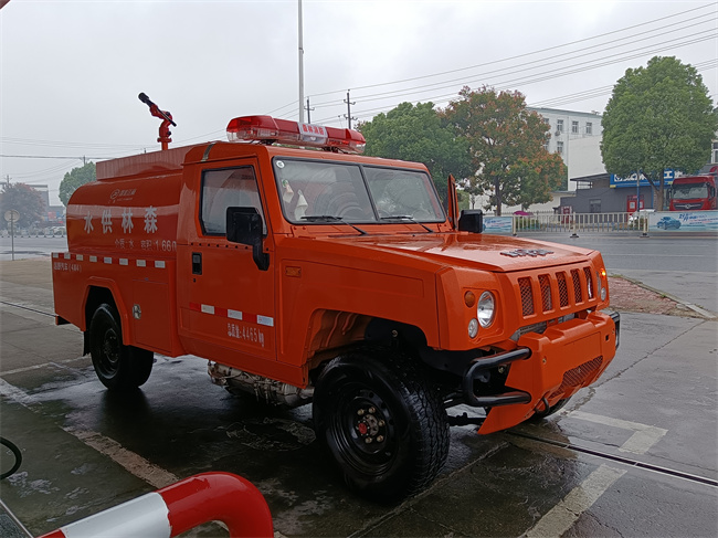 小型皮卡器材消防車(chē)_2噸四驅越野消防灑水車(chē)_吉林寧夏_森林消防越野巡邏車(chē)北汽雙排5座供水車(chē)