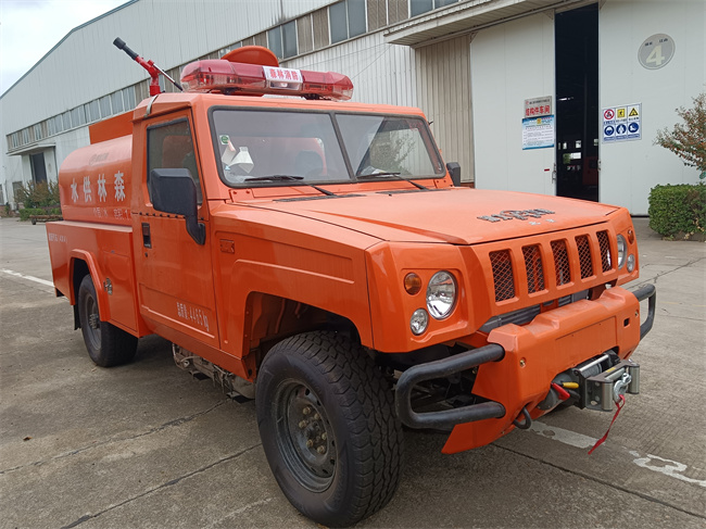 森林防火指揮車(chē)_2噸四驅消防灑水車(chē)_江蘇浙江_森林消防供水車(chē)_北汽四驅2噸森林消防車(chē)