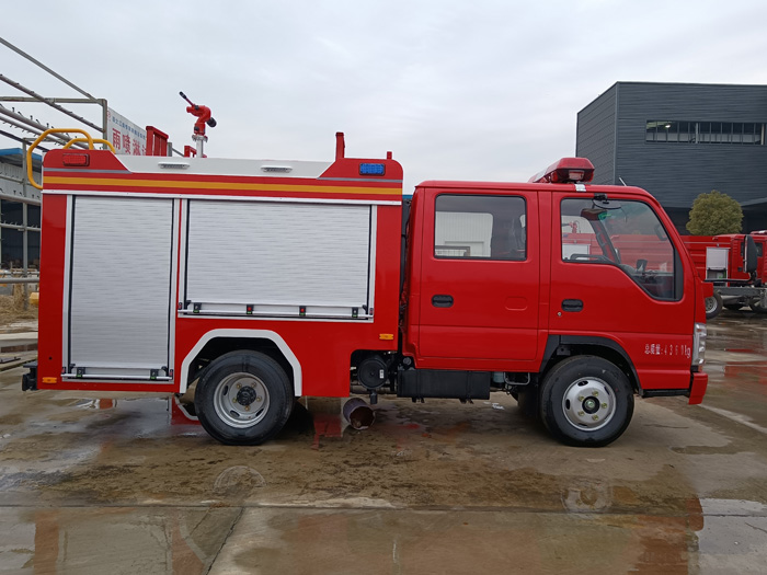 5噸消防灑水車(chē)廠(chǎng)家_消防中隊消防車(chē)_1.5-3.5噸水罐消防車(chē)現車(chē)價(jià)格