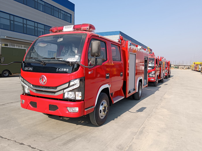 5噸消防灑水車(chē)多少錢(qián)_村鎮鄉鎮森林消防車(chē)_1.5-3.5噸水罐消防車(chē)現車(chē)價(jià)格