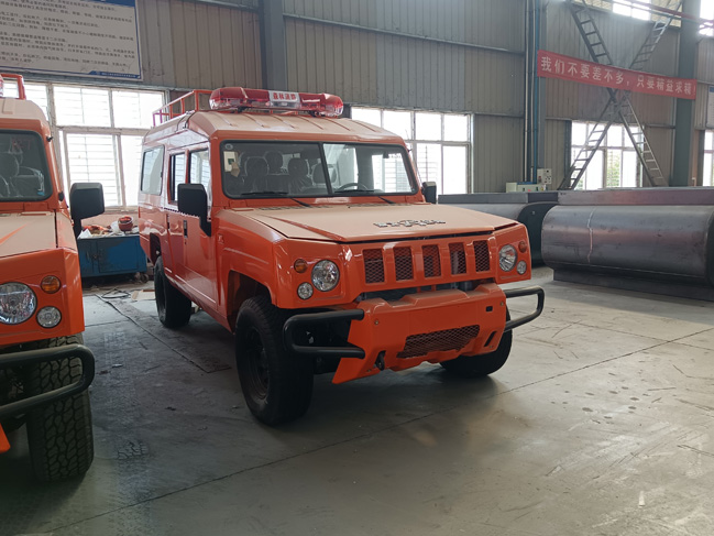 森林防火指揮車(chē)_2噸四驅消防灑水車(chē)_江蘇浙江_森林消防供水車(chē)_北汽四驅2噸森林消防車(chē)