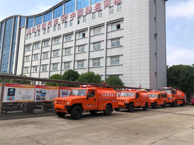 森林防火指揮車(chē)_2噸四驅消防灑水車(chē)_湖南廣東_越野供水車(chē)北汽勇士四驅森林救火消防車(chē)