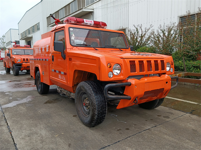 森林巡邏消防車(chē)_越野消防灑水車(chē)_內蒙古遼寧_山區林場(chǎng)草原消防救火車(chē)_越野四驅運兵突擊消防車(chē)