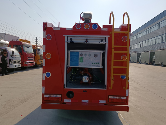 5噸消防灑水車(chē)多少錢(qián)_消防中隊消防車(chē)_1.5-3.5噸水罐消防車(chē)現車(chē)價(jià)格