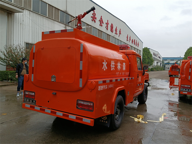 森林巡邏消防車(chē)_越野消防灑水車(chē)_內蒙古遼寧_山區林場(chǎng)草原消防救火車(chē)_北汽勇士四驅森林防火指揮車(chē)