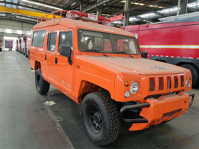 四驅越野指揮車(chē)_湖北湖南_越野供水車(chē)</p><p style=