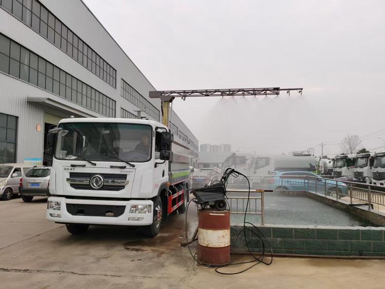 東風(fēng)D9防凍液噴淋鐵路抑塵車(chē)-10-15方灰塵固化封層_呂梁煤炭抑塵劑噴灑車(chē)-降塵灑水車(chē)_裝卸煤炭防塵車(chē)