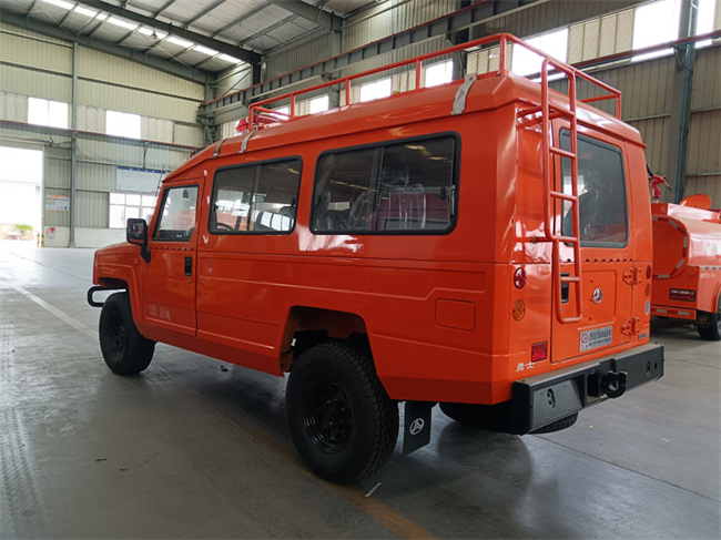 四驅越野指揮車(chē)_湖北湖南_越野供水車(chē)</p><p style=