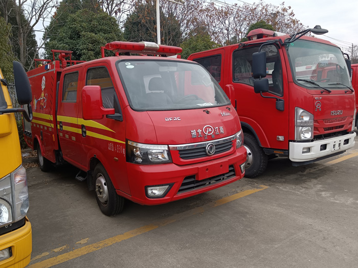 5噸消防灑水車(chē)多少錢(qián)_商業(yè)區倉庫消防車(chē)_2.5-5噸泡沫消防車(chē)現車(chē)報價(jià)
