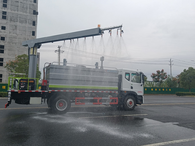 東風(fēng)D9免稅的鐵路抑塵車(chē)--12噸降塵灑水車(chē)_呂梁煤炭抑塵劑噴灑車(chē)-降塵灑水車(chē)_裝卸煤炭防塵車(chē)
